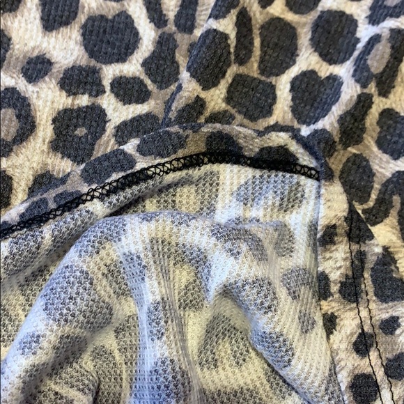 ❌DONATED❌Cherish Black Leopard Cheetah Print Contrast Thermal Top - Picture 7 of 9